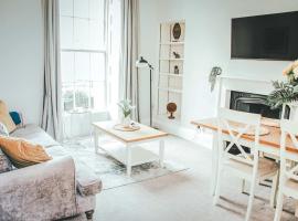 BRAND NEW LISTING Beautiful 2 bedroom apartment, מלון בבאת'