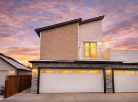 Cozy 2 bedroom suite Pet Friendly Heated Garage