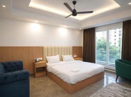 Royal Raven Hotel & Banquet' Greater Noida Nearby India Expo Centre & Mart, hotel sa Greater Noida