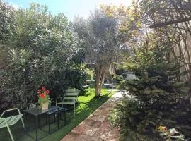 Séjour bien être avec spa privatif dans un presbytère de charme près de la Cité de Carcassonne et du Canal du Midi