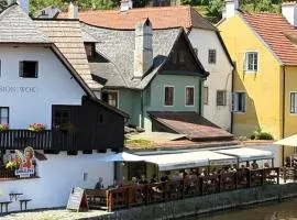Vltava Port Riverside Restaurant-Café-Pension