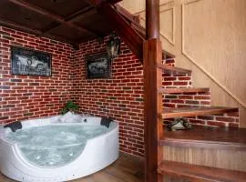 Luxury London Suite with Private Hot Tub