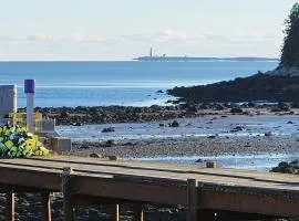 Walk to Pigeon Hill Bay Coastal Maine Cottage