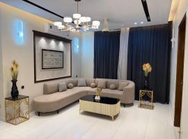 3BR Entire Designer House Families Groups DHA XI, hotel a Lahore