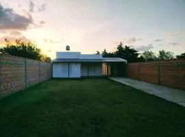 casa amplia de 3 habitaciones con quicho, patio y cochera