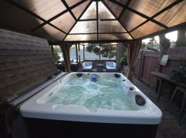 Hot Tub A-Frame Cabin Lake Arrowhead Escape، فندق في Rimforest