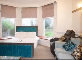 H9BC - Stunning & Reserved Stay