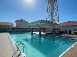 Beachside cozy House Staycation Panglao Bohol, хотел в Dauis