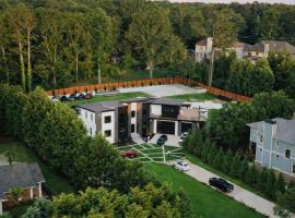 Breathless Modern Compound, hotel sa Decatur