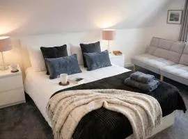 Rosey Lodge -1Bedroom Cousy Flat - Parking, Netflix, WIFI - Close to Blenheim Palace & Oxford - F5