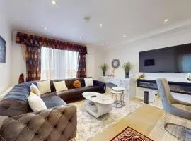 Modern 2BR Flat 6-Min Walk to Hounslow East Tube