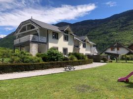 Maison Alpine avec grand jardin - Savoie, hotel i Gilly-sur-Isère