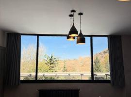 Laklouk Village Vacances, Hotel in Ad Dā‘ūq