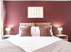 The Seaside Loft | Sleeps 6 | Central Folkestone, hotel in Folkestone