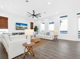 Luxury Beach Retreat Pool, Game Room, Sleeps 16