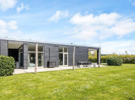 4 star holiday home in Glesborg, hotel i Fjellerup Strand