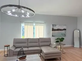 Bright And Spacious 4-2 Home Near Beaches & Dining