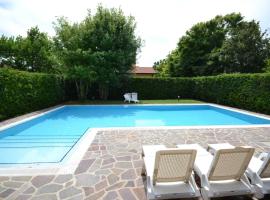 Albarella villa con piscina vicina al mare, Hotel in Rosolina