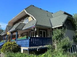 Spacious Muskoka Chalet , Game Room & Family Retreat