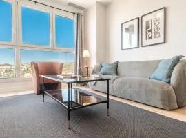 Bright 24th Floor Apartment, Pool & Gym REMS