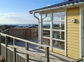 Cozy Yellow Holiday Home With Sea View