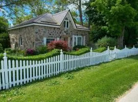 Riverside Retreat with Hot Tub