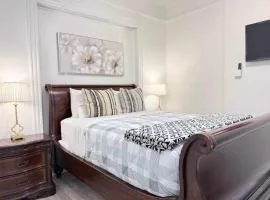 The Fan Comfort Stay near VCU Free Parking Fenced Yard