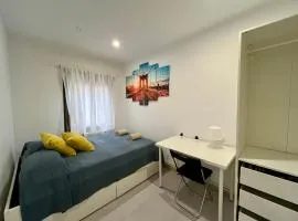 Habitación privada en apartamento compartido junto al Aeropuerto y Fira Barcelona