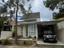 Jojo's Villa Batu 2