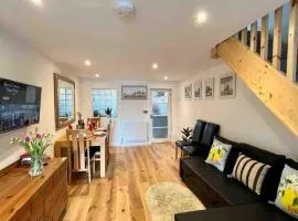 Renovated Home near Salisbury Centre & Nearby Parking