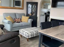 Dragon Chalet 2 ,153 Sunbeach Holiday Village、Scratbyのホテル