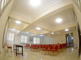 Empire Court Hotel, hotel v destinaci Koforidua