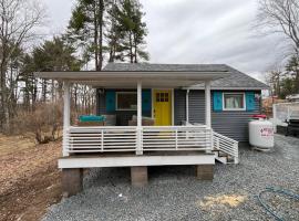 Wally’s Matchbox |New|Hot Tub|Fire Pit|Close 2 All, Hotel in Hawley
