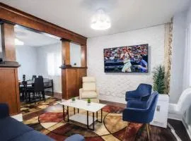 Luxe Stay Near Airport and Downtown