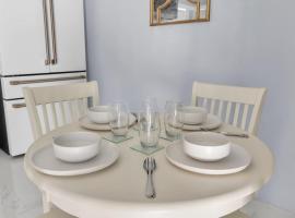 Modern amd Roomy House, hotel a West Seneca