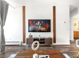 Luxe Downtown Condo Penthouse with 2 Free Parking