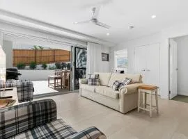 Sunny Kings Beach Apartment | Walk to Surf & Cafés by Custom Bnb Hosting