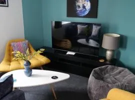 Town Centre Cottage, Free Parking, Pet-Friendly