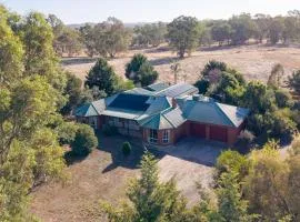 Axe Creek Estate - Country Escape Near Bendigo