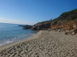 T2 paradisiaque en bord de mer et piscine, viešbutis mieste Linguizzetta