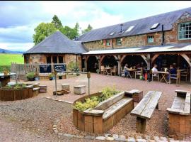 Lodge at Lochside, Hotel in Bridgend of Lintrathen