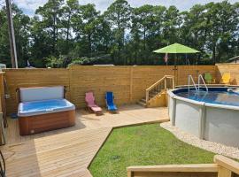 Paradise with a Hottub & Pool, 3 miles to beach, Hotel in Swansboro
