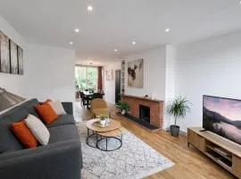 HollyTree - Family and Business Stay with parking