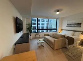 Modern Studio in Prime Area & Free Parking