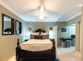 ROMANTIC HIDEAWAY CENTRIC CONFORTABLE SUITe 1A, hotel a El Seis