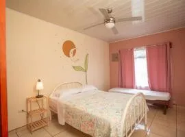 Charming Casa Aura, near lake Arenal in Nuevo arenal, pet friendly- Casas Airelibre