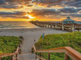 Casa Amor - Steps from Dog Beach in Jupiter: Jupiter şehrinde bir otel
