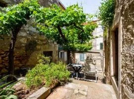 House Veli Iz oldtown