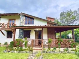 Villa Frente Al Rio Villa by the River