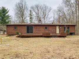 Quiet Wooded Escape! Metro Detroit Basecamp, hotel v destinaci Romulus